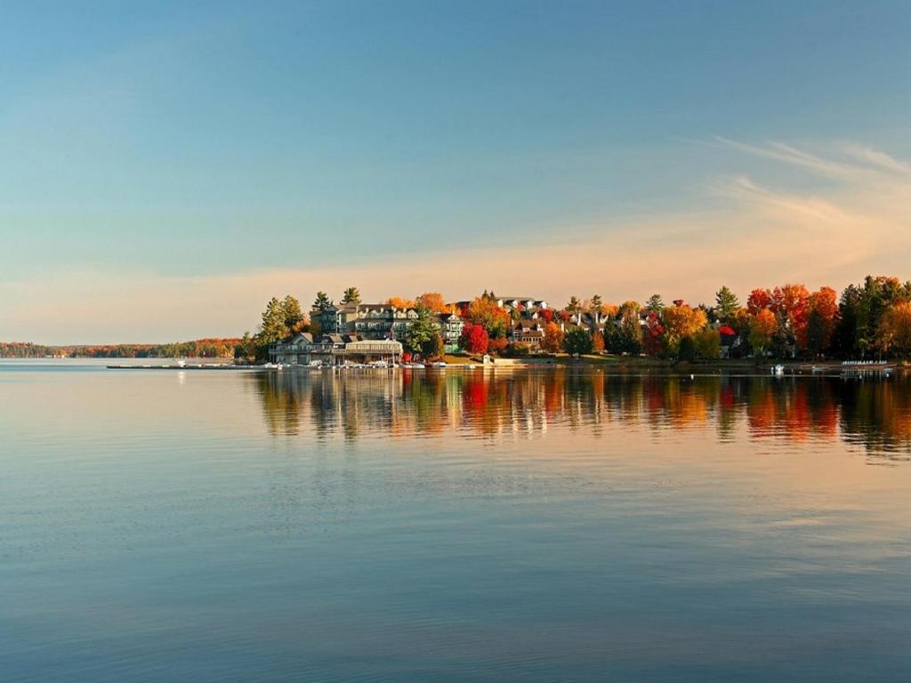 Отель Taboo Muskoka Грейвенхерст Экстерьер фото