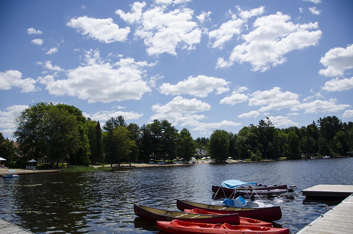 Отель Taboo Muskoka Грейвенхерст Экстерьер фото