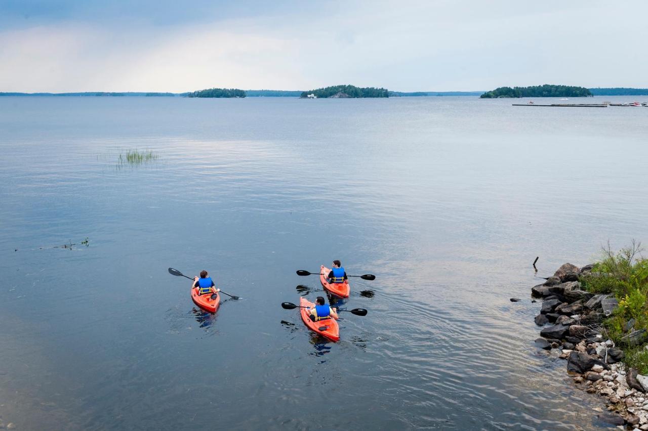 Отель Taboo Muskoka Грейвенхерст Экстерьер фото