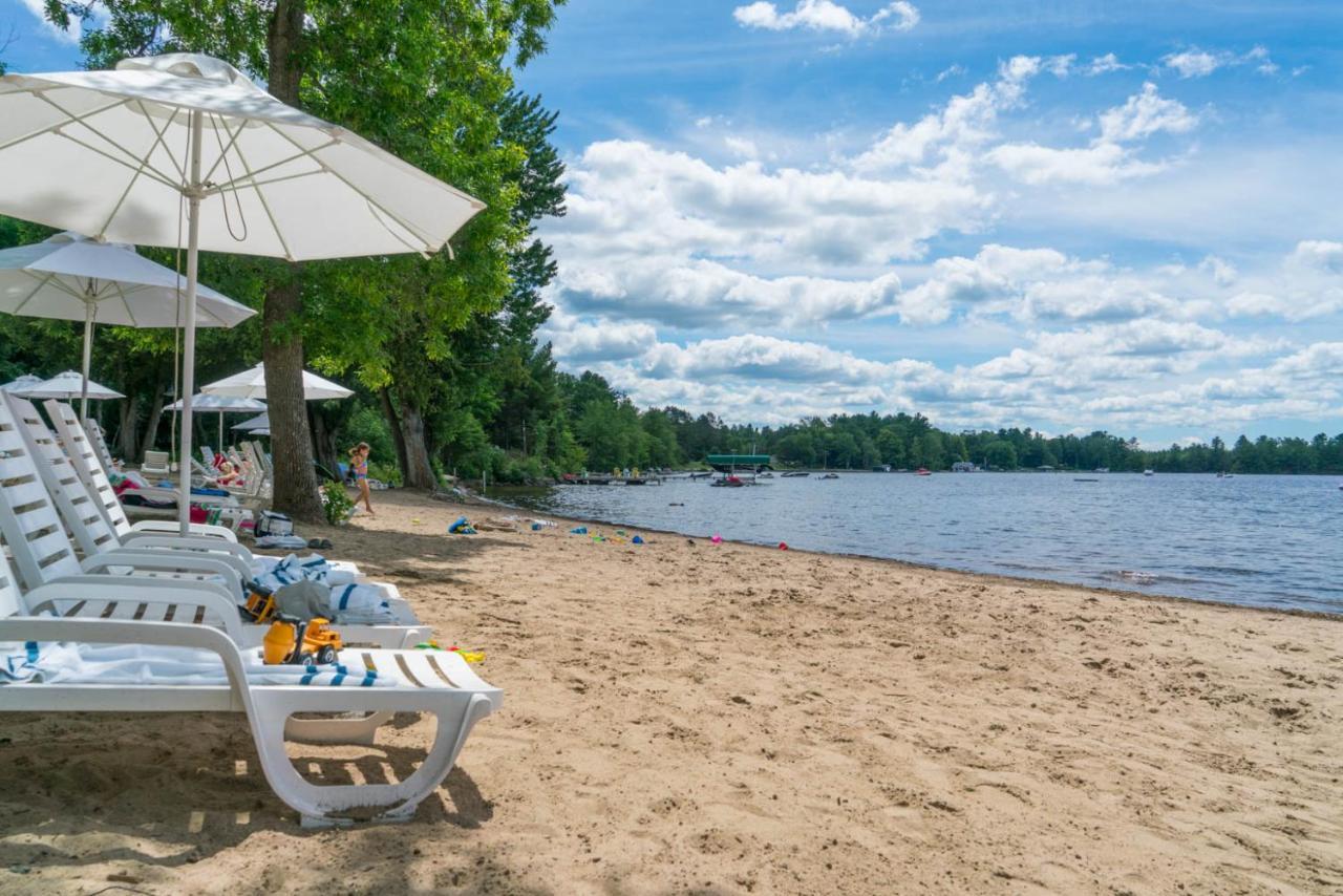 Отель Taboo Muskoka Грейвенхерст Экстерьер фото