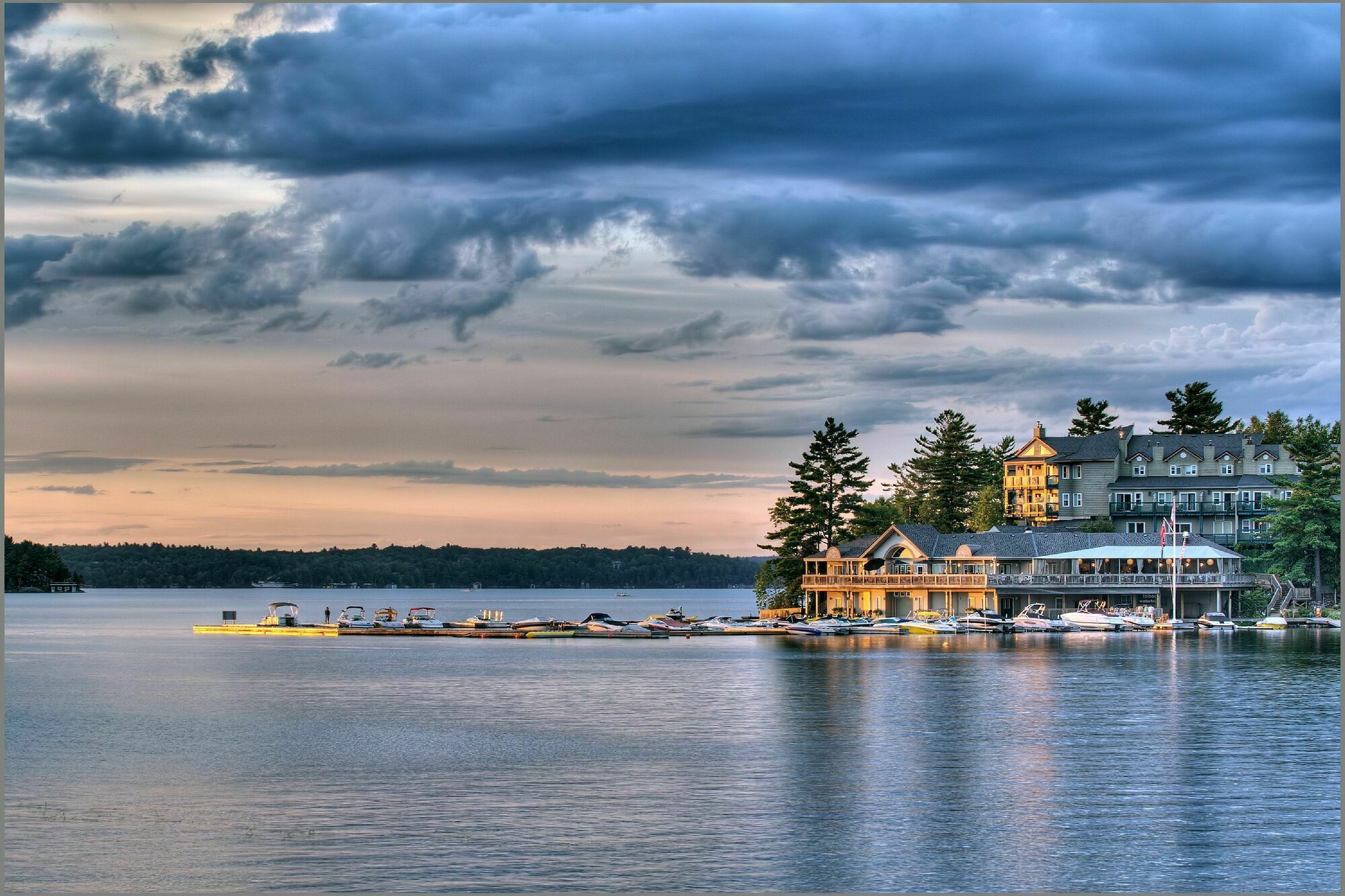 Отель Taboo Muskoka Грейвенхерст Экстерьер фото
